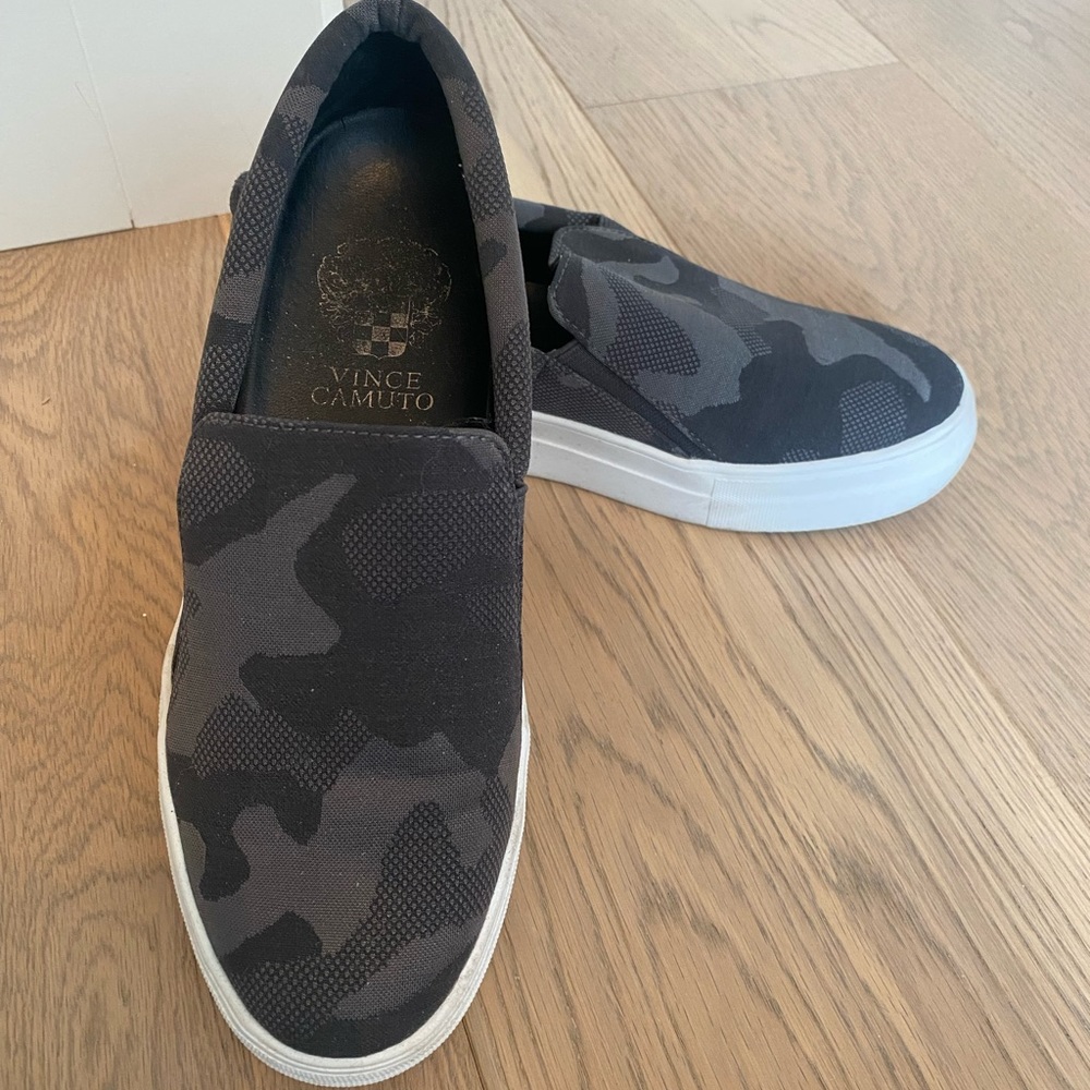 Vince Camuto Slip On Sneakers size 6 (36 1/2)
